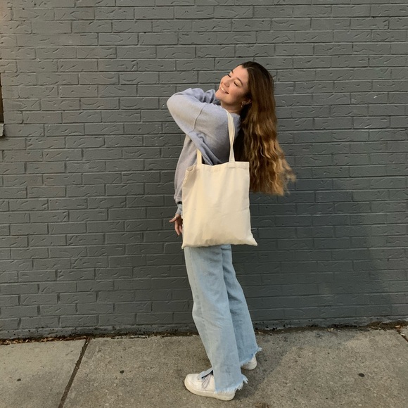 Meet your Posher, Lily - Picture 2 of 4